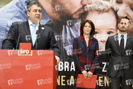 Pressekonferenz und Plakatvorstellung mit Sigmar Gabriel