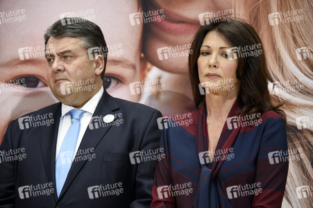 Pressekonferenz und Plakatvorstellung mit Sigmar Gabriel
