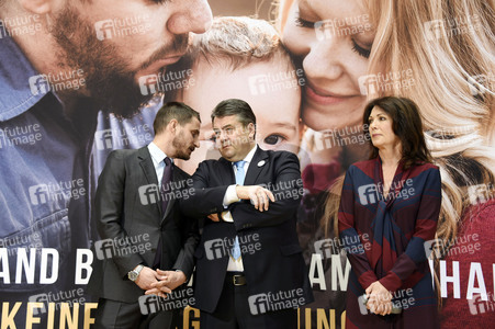 Pressekonferenz und Plakatvorstellung mit Sigmar Gabriel
