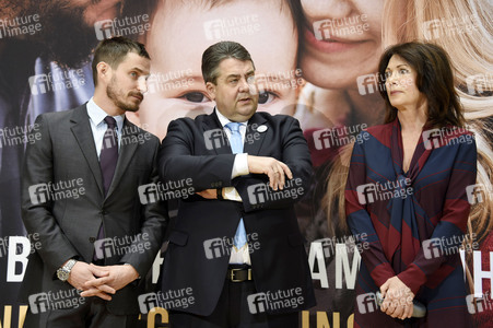 Pressekonferenz und Plakatvorstellung mit Sigmar Gabriel