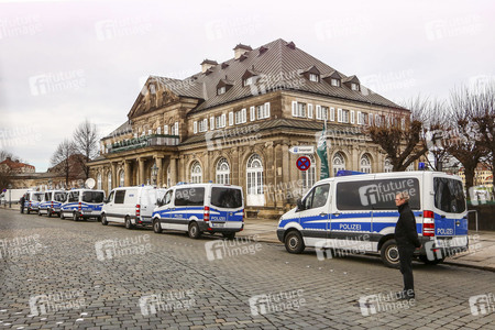 Gegendemonstration zu Pegida in Dresden