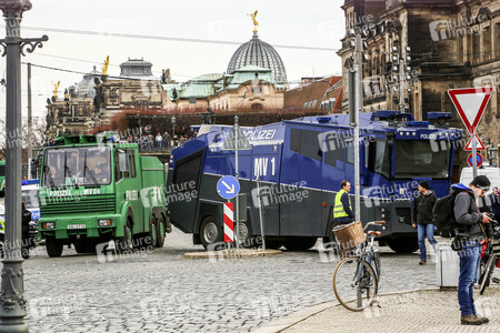 Gegendemonstration zu Pegida in Dresden
