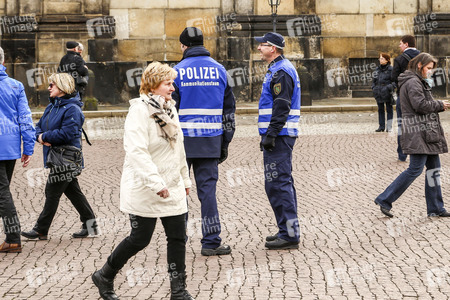 Gegendemonstration zu Pegida in Dresden