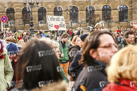 Gegendemonstration zu Pegida in Dresden