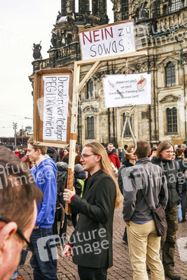 Gegendemonstration zu Pegida in Dresden