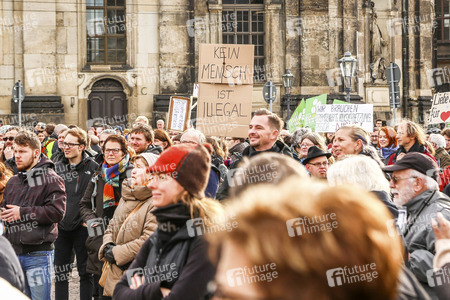 Gegendemonstration zu Pegida in Dresden