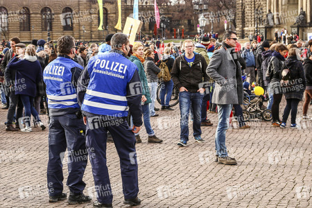 Gegendemonstration zu Pegida in Dresden