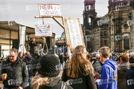 Gegendemonstration zu Pegida in Dresden