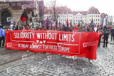Gegendemonstration zu Pegida in Dresden