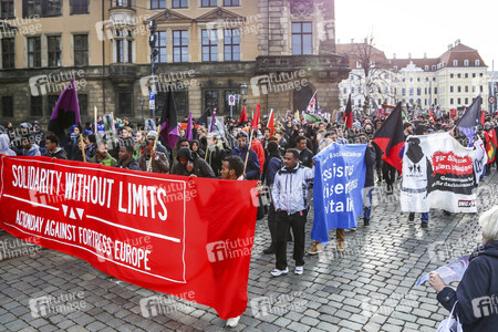 Gegendemonstration zu Pegida in Dresden