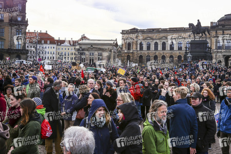 Gegendemonstration zu Pegida in Dresden