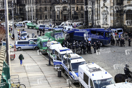 Gegendemonstration zu Pegida in Dresden