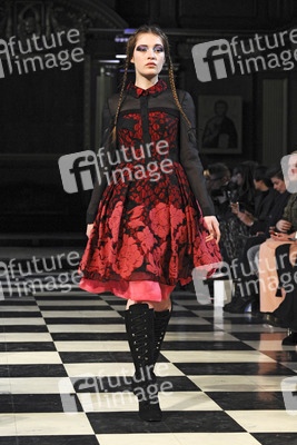 Bora Aksu Fashion Show, London Fashion Week AW16