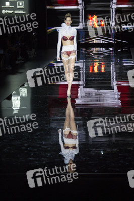 Andres Sarda Fashion Show, Mercedes-Benz Fashion Week Madrid AW16