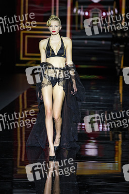 Andres Sarda Fashion Show, Mercedes-Benz Fashion Week Madrid AW16