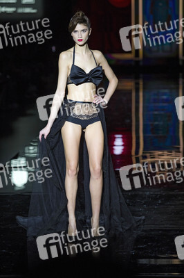 Andres Sarda Fashion Show, Mercedes-Benz Fashion Week Madrid AW16