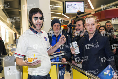 Sacha Baron Cohen bei seiner Ankunft in Berlin-Tegel