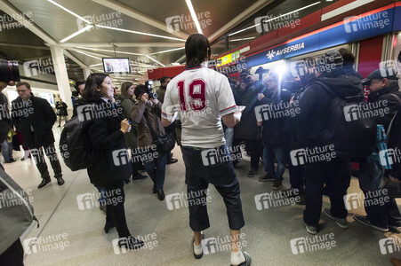 Sacha Baron Cohen bei seiner Ankunft in Berlin-Tegel