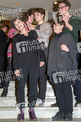 Theaterpremiere 'Die Glasmenagerie' in Berlin