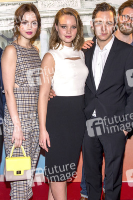 Premiere des TV-Dreiteilers 'Ku'damm 56' in Berlin