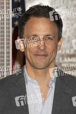 Seth Meyers schaltet das Licht am Empire State Building ein in New York