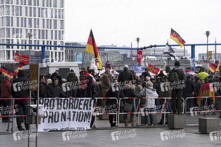 Demo von Neonazis, Hooligans, BRD GmbHlern, usw.