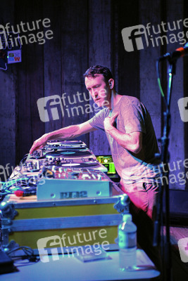 RJD2 live in Austin