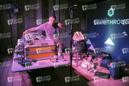 RJD2 live in Austin