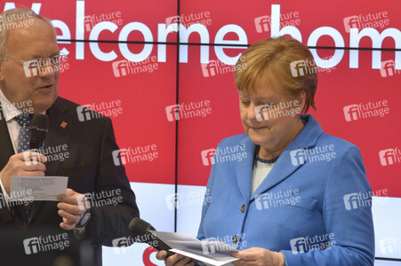 Angela Merkel beim Rundgang über die Computermesse CeBIT in Hannover