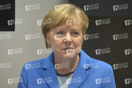 Angela Merkel beim Rundgang über die Computermesse CeBIT in Hannover