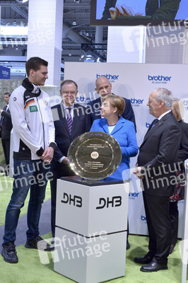 Angela Merkel beim Rundgang über die Computermesse CeBIT in Hannover