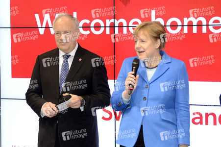 Angela Merkel beim Rundgang über die Computermesse CeBIT in Hannover