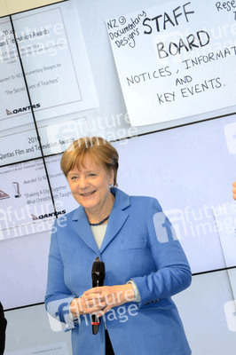 Angela Merkel beim Rundgang über die Computermesse CeBIT in Hannover