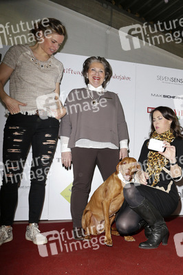 'Charity Shopping with Friends' in Hamburg