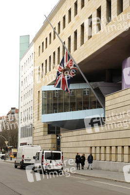 Fahnen Halbmast für die Opfer der Terroranschläge in Brüssel