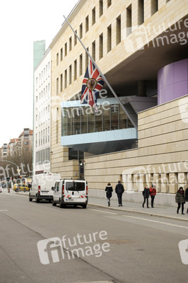 Fahnen Halbmast für die Opfer der Terroranschläge in Brüssel
