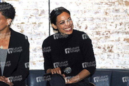 Rosario Dawson Wahlkampagne für Bernie Sanders in New York
