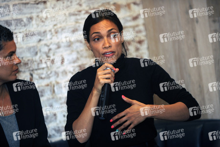 Rosario Dawson Wahlkampagne für Bernie Sanders in New York