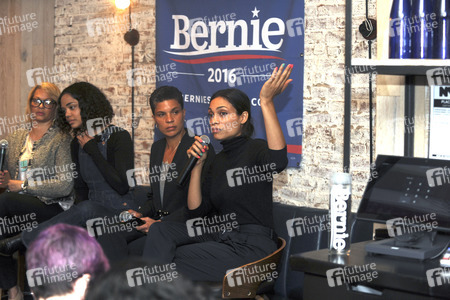 Rosario Dawson Wahlkampagne für Bernie Sanders in New York