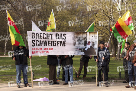 Protestkundgeburg vor der Türkischen Botschaft in Berlin
