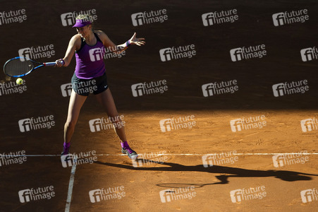 Tennis Match Alizé Cornet vs Victoria Azarenka in Madrid