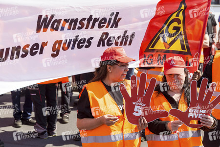 Warnstreick der IG Metall  in Obertshausen