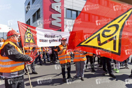 Warnstreick der IG Metall  in Obertshausen