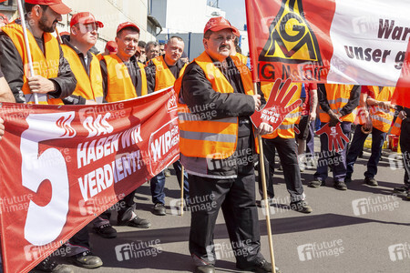 Warnstreick der IG Metall  in Obertshausen