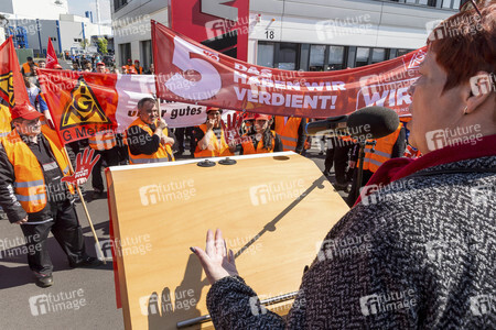 Warnstreick der IG Metall  in Obertshausen