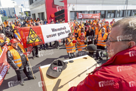 Warnstreick der IG Metall  in Obertshausen