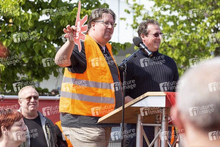 Warnstreick der IG Metall  in Obertshausen