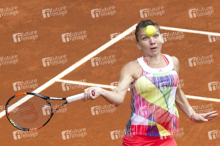 Tennis Match Irina-Camelia Begu vs Simona Halep in Madrid