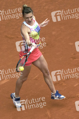 Tennis Match Irina-Camelia Begu vs Simona Halep in Madrid