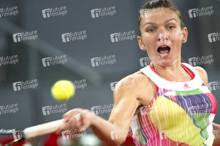 Tennis Match Dominika Cibulková vs Simona Halep in Madrid